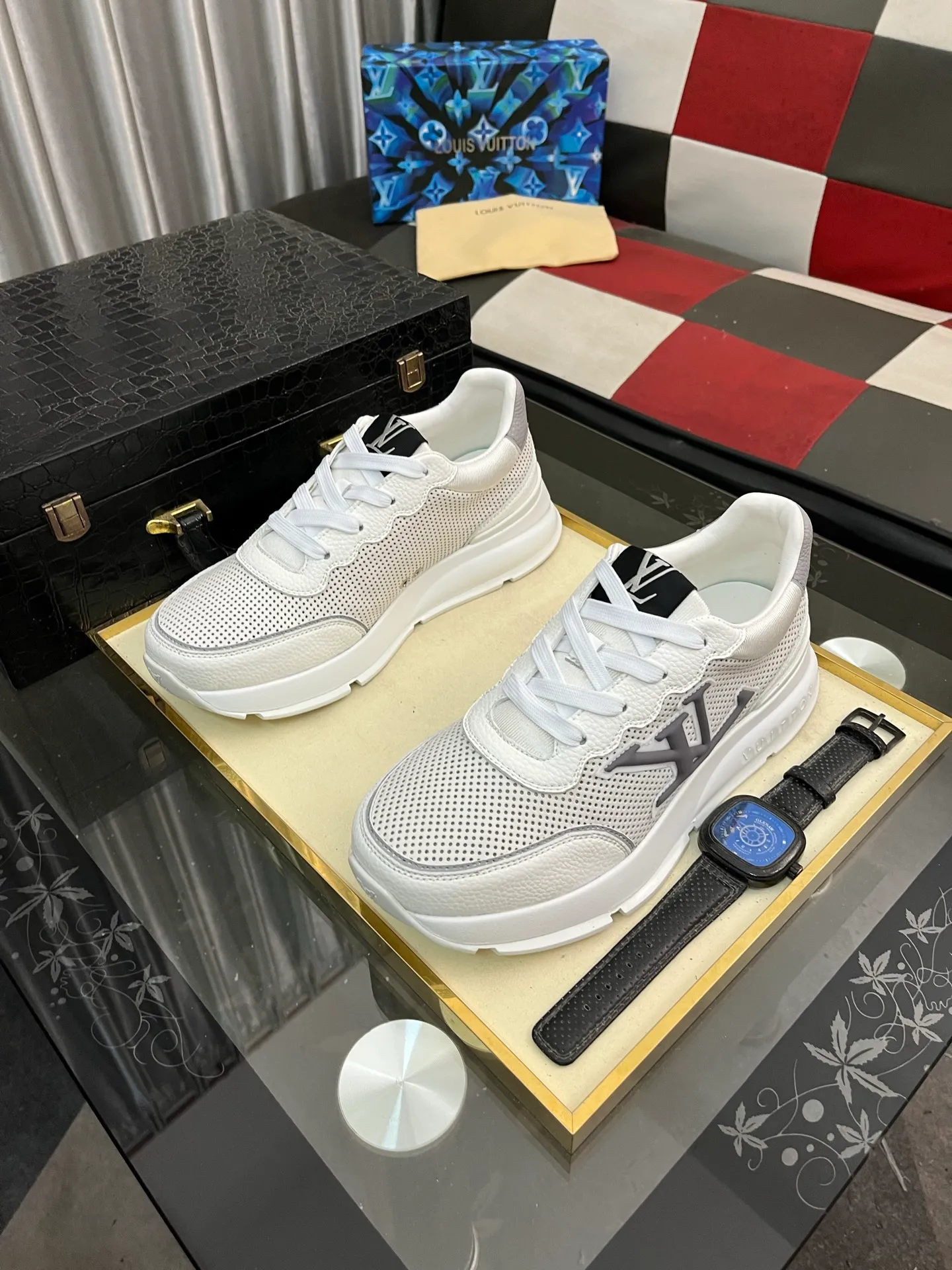 Men's shoes 💰440⌚️⌚️【LOUlS VUlTTON】Louis Vuitton ~ unique and casual style. LV counter purchasing 🏃casual shoes😍😍 are on sale at the men's counter at the same time. Italian imported brands select top-layer Italian cowhide. 🐑Sheepskin lining (refuses to discolor and rub feet) Sole: Original sole specially provided by the original factory 🎬Better in kind Code number: 38-446⃣️Color selection